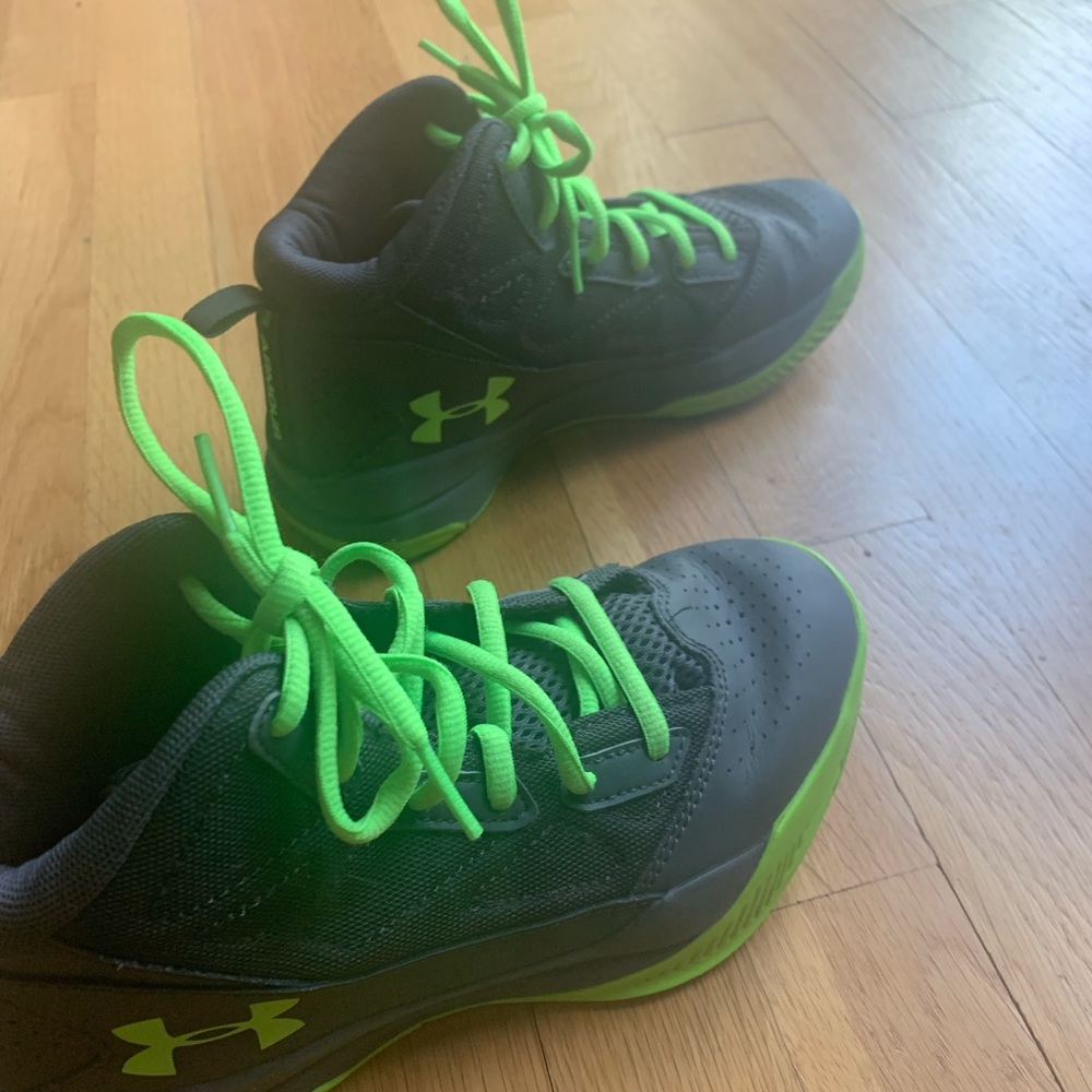 NEVER WORN Under Armour Kids Basketball Shoes